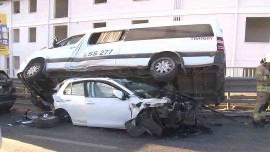 Maltepe'de vinç kontrolden çıktı, 7 aracı biçti