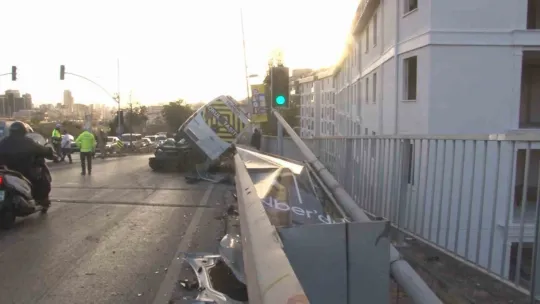 Maltepe'de vinç kontrolden çıktı, 7 aracı biçti