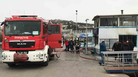 Yanan tekne kullanılamaz hale geldi