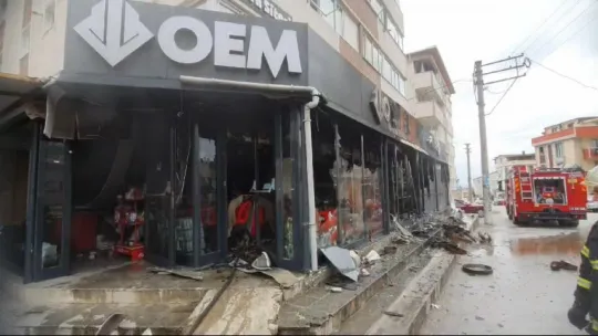 Market alevlere teslim oldu