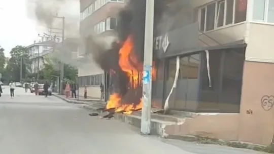 Market alevlere teslim oldu