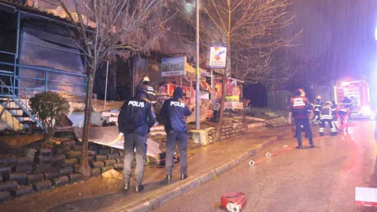 Marketteki yangın kırtasiyeye de sıçradı