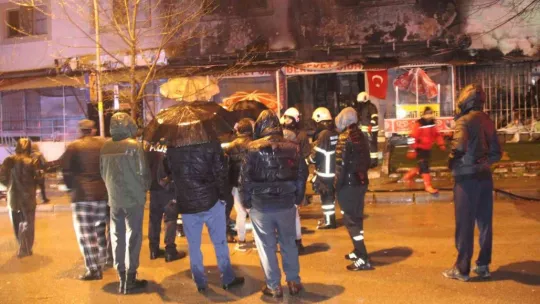 Marketteki yangın kırtasiyeye de sıçradı