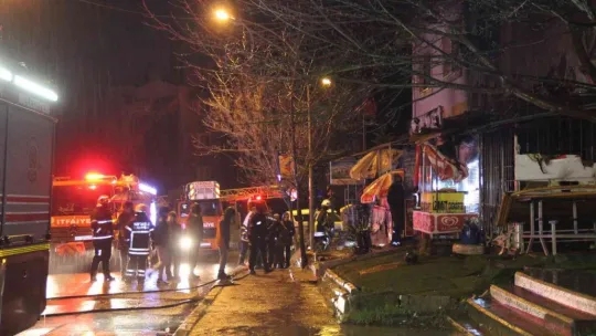 Marketteki yangın kırtasiyeye de sıçradı