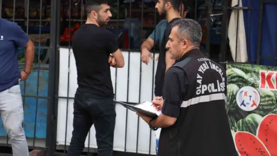 Hırsızlık yapmaya çalışan çocuğu uyarınca bıçaklandı