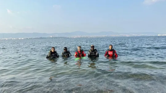 Batık şehre dalarak bayrak açtılar
