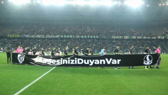 Marmara derbisinde ezeli rakipler bu kez depremzedeler için oynadı