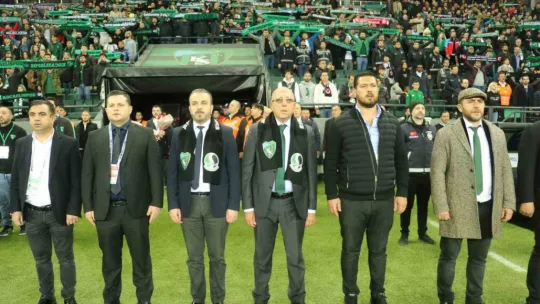 Marmara derbisinde ezeli rakipler bu kez depremzedeler için oynadı