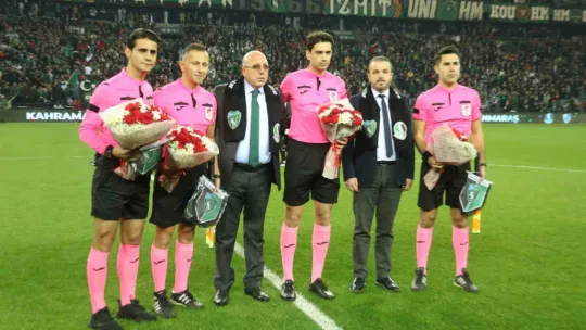 Marmara derbisinde ezeli rakipler bu kez depremzedeler için oynadı