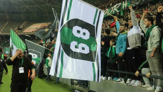 Marmara derbisinde ezeli rakipler bu kez depremzedeler için oynadı