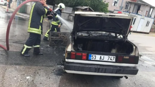 Marmaris yangınına gitmişti, kendi aracı yandı