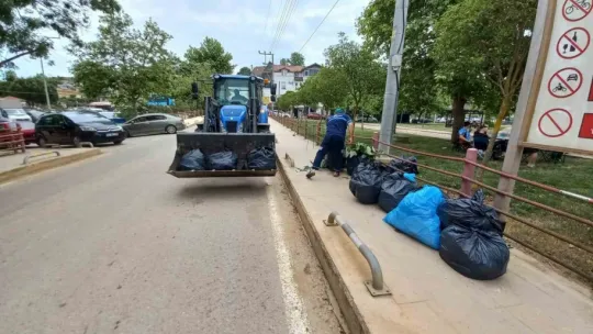 Mavi Bayraklı plajlarda temizlik