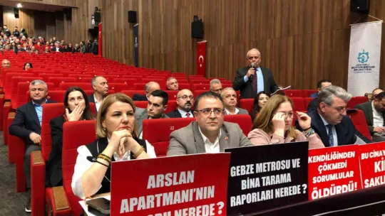 Mecliste gerginlik sürerken CHP'li meclis üyesinin attığı mesaj ortaya çıktı