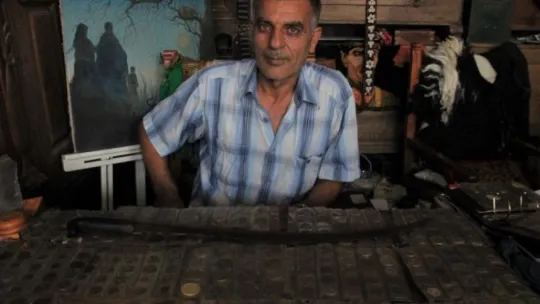 Merakı antika dükkanı açtırttı!