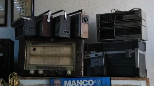 Merakı antika dükkanı açtırttı!