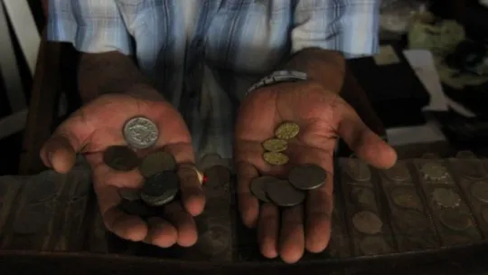 Merakı antika dükkanı açtırttı!