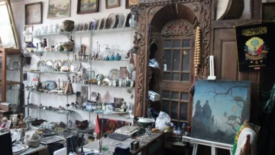 Merakı antika dükkanı açtırttı!