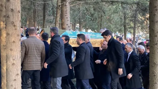 Meral Akşener'in ablası son yolculuğuna uğurlandı