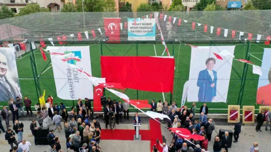 Meral Akşener, İzmit'te abisi Nihat Gürer adına yapılan spor tesisinin açılışına katıldı