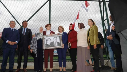 Meral Akşener, İzmit'te abisi Nihat Gürer adına yapılan spor tesisinin açılışına katıldı