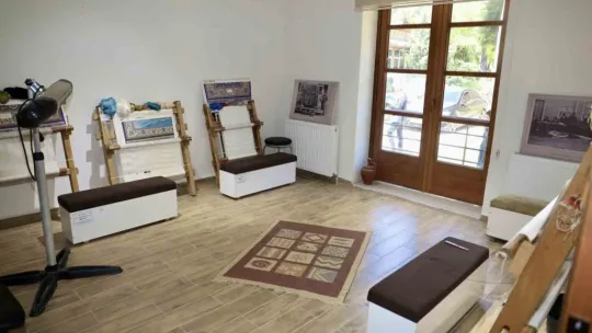 Merkezde üretilen ilk Hereke halısı Cumhurbaşkanı Erdoğan'a hediye edildi