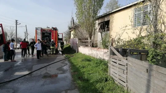Metruk binada yangın çıktı