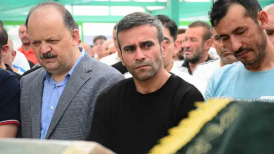 Metruk evdeki göçükte ölen 15 yaşındaki Ömer Faruk son yolculuğuna uğurlandı