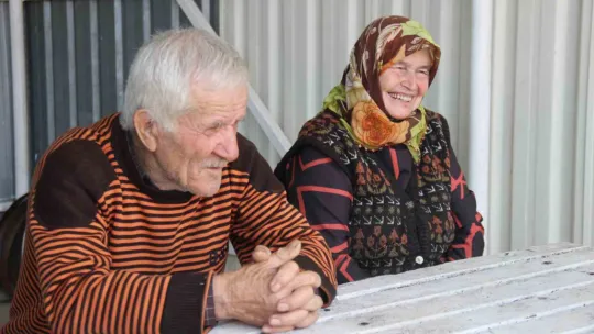 Mevsimlik aşklara inat yarım asrı aşkındır birlikteler