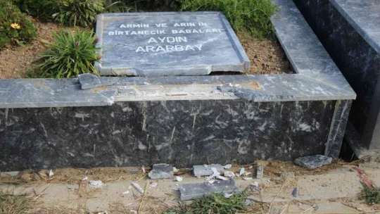 Mezar taşlarına zarar vermişti, yakalandı
