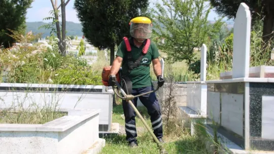 Mezarlıklarda bayram temizliği