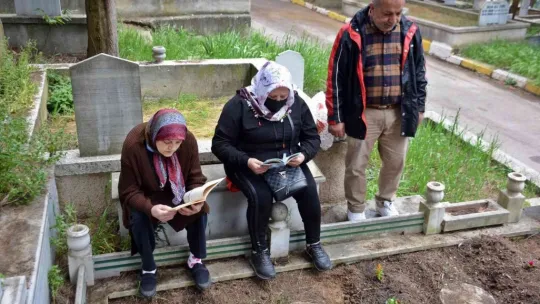 Mezarlıklarda hüzünlü bayram arifesi
