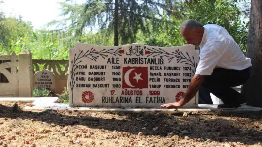 Mezarlıkta kahreden kare
