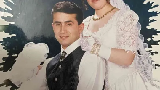 Mezarlıkta kahreden kare