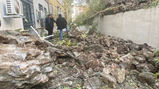 Milli Eğitim Müdürlüğü'nün bahçesine istinat duvarı çöktü
