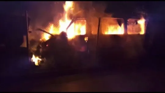 Minibüs alevlere teslim oldu!