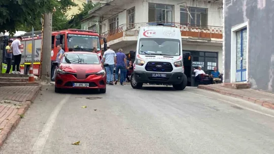 Minibüsün altında kalan yaşlı adam ağır yaralandı