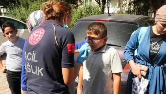 Biber gazını sınıfta sıktı: 4 çocuk hastanelik oldu
