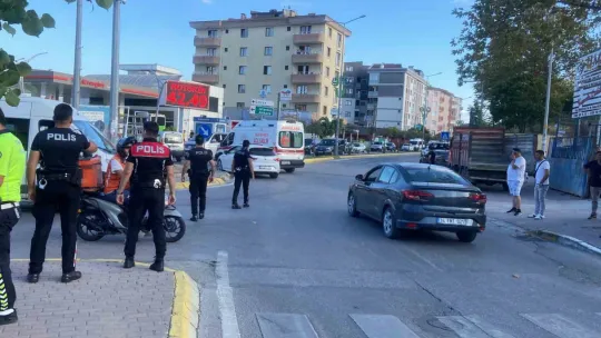 Motokurye tartıştığı 2 kişiyi bıçakladı