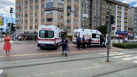 Motosiklet ambulansa çarptı
