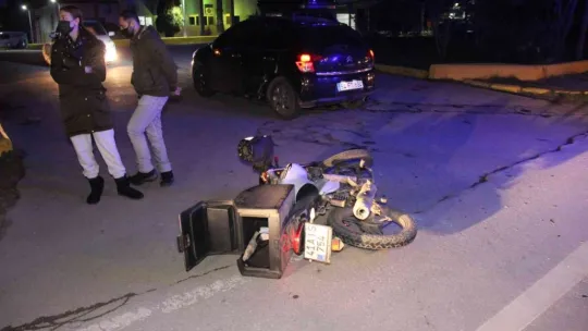 Motosiklet ile otomobil çarpıştı: 1 yaralı