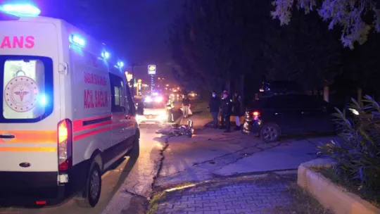 Motosiklet ile otomobil çarpıştı: 1 yaralı