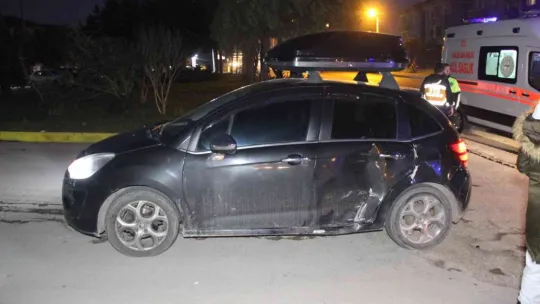 Motosiklet ile otomobil çarpıştı: 1 yaralı