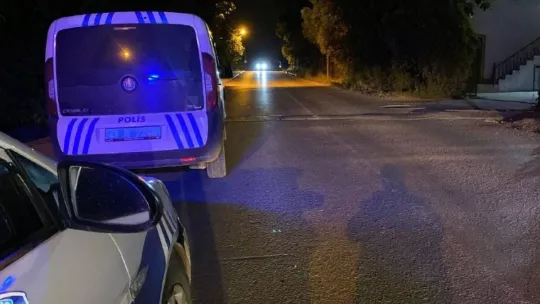 Başiskele'de motosiklet otomobile çarptı