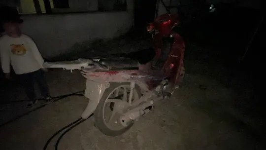 Başiskele'de motosiklet otomobile çarptı