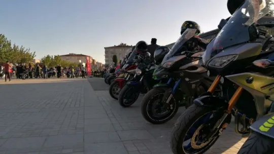 Motosiklet tutkunları 19 Mayıs coşkusunu renklendirdi