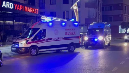 Motosiklet yayaya çarptı: 3 yaralı