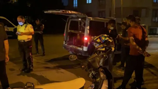 Motosikletin çarptığı yaşlı adam yaralandı