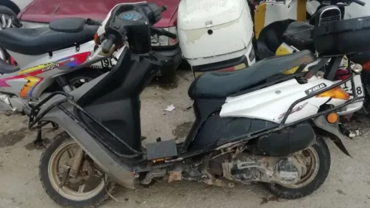 Motosikletle bisiklet çarpıştı: 1'i ağır 2 yaralı