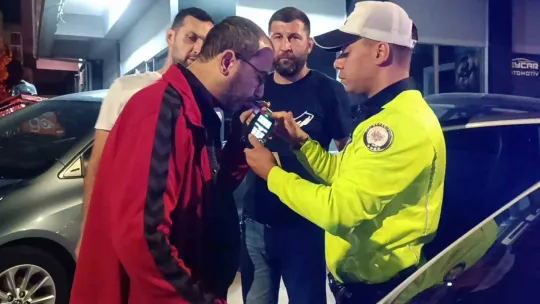 Motosikletle hafif ticari araç çarpıştı: 2 yaralı