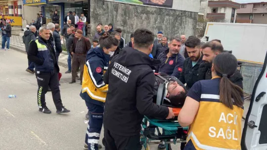 Motosikletler kafa kafaya çarpıştı : 2 yaralı
